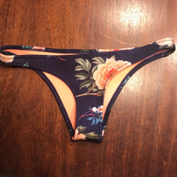 Triangl Bathing Suit Set - Picture 2 of 5